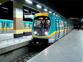 الاستعانة بالبنك الأهلى لتطوير المدفوعات الإلكترونية لمترو الأنفاق