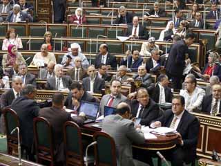 رئيس البرلمان يلقن النواب درسًا فى الحصانة البرلمانية