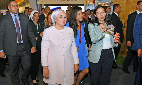 قرينة الرئيس تلتقى مجموعة من طلاب الصم والبكم