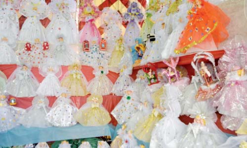 عروسة المولد والحصان من زمن فات والمنفوشة هدية المقبلين على الزواج