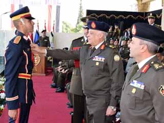 القوات المسلحة تحتفل بتخريج دفعة جديدة من الضباط المتخصصين بالكلية الحربية