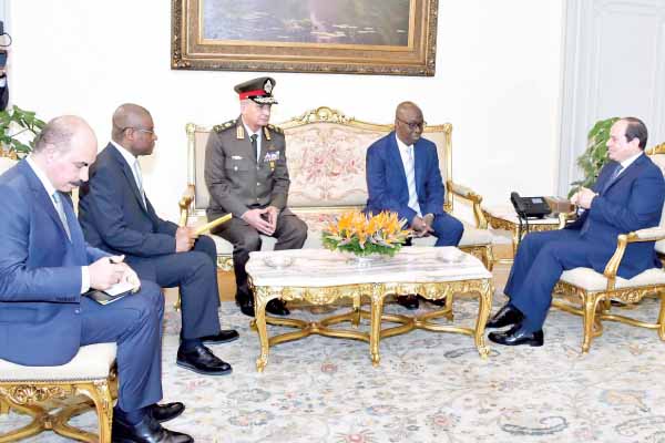 السيسى يتسلم رسالة من نظيره الغينى.. ويؤكد: التعاون مع إفريقيا أولوية متقدمة فى السياسة المصرية