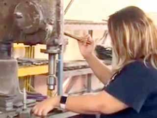 مارينا..  أنشأت مصنعًا لتشكيل الحديد والإنتاج كله للتصدير