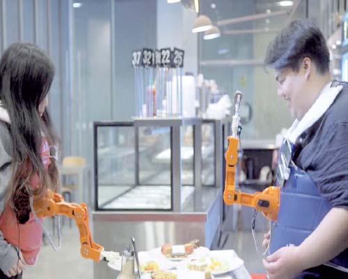 «روبوت» جديد لعشاق الطعام: «هم يا جمل»