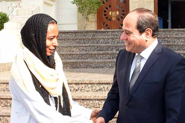 «سائقة التروسيكل».. نموذج مشرف للشباب