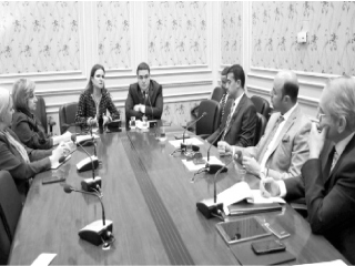 البرلمان والحكومة يبحثان جذب الاستثمارات الأجنبية لمصر