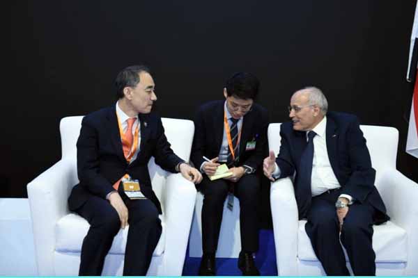 العصار يستقبل وزير دفاع كوريا الجنوبية بجناح الإنتاج الحربى