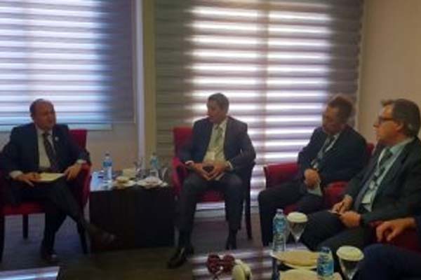 مباحثات مكثفة لوزير التجارة بمنتدى الاستثمار الإفريقى