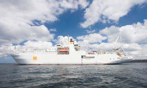 «رينيه ديكارت» التابعة لـ«Orange Marine» تعبر القناة  فى طريقها إلى الصين لإنزال كابل بحرى بطول 3000 كيلومتر