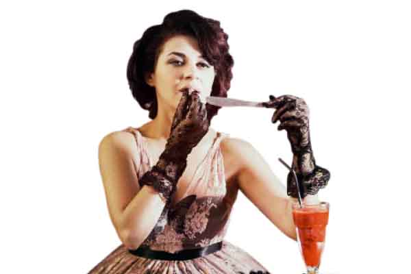 منى هلا طلبت «أوردر» من ألمانيا لاستكمال «ليل خارجى»