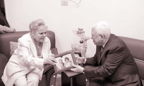 نادية لطفى: تكريم «أبومازن» لى وسام على صدرى