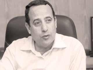 مساعدات إنسانية من الصليب والهلال الأحمر لتوزيعها  فى العريش