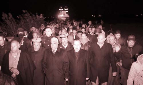 بالموسيقى العسكرية.. المئات يودعون شهيد كفر الشيخ