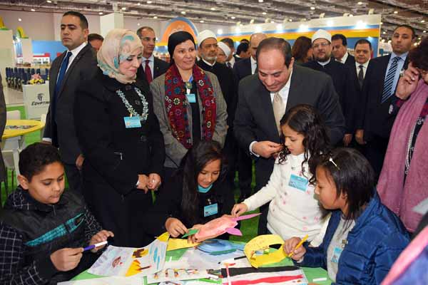 «القاهرة».. منبر الثقافة ونشر العلم فى المنطقة الرئيس يفتتح معرض الكتاب فى دورة اليوبيل الذهبى