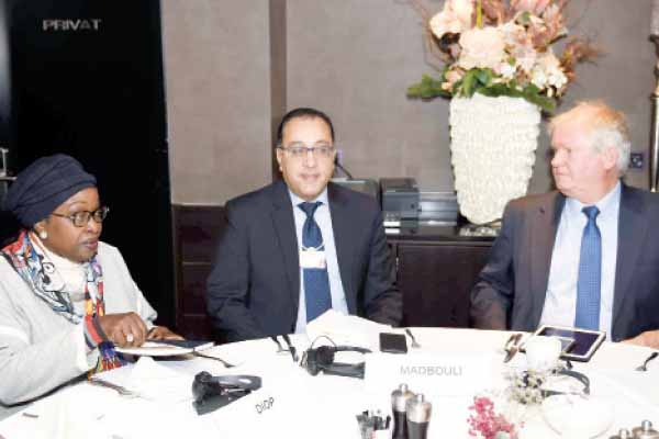 «القاهرة» محور اهتمام العالم