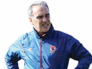 هل يجهز الأهلى «مفاجأة» فى خط الدفاع قبل نهاية الميركاتو؟