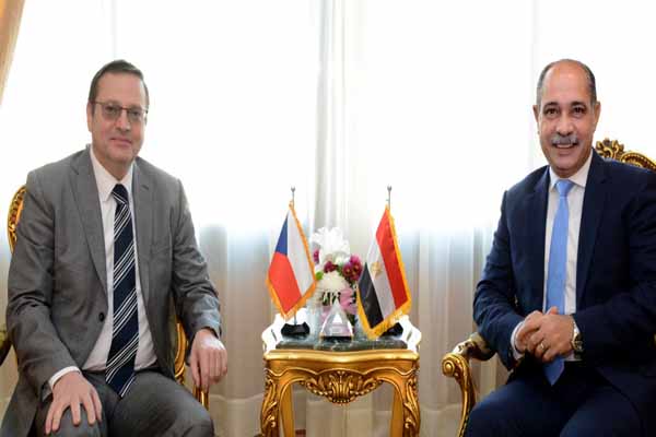 مباحثات لإعادة تشغيل خط «القاهرة - براغ»