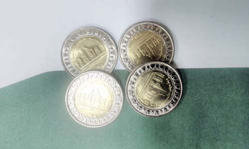 طرح جنيه معدنى يحمل صور المشروعات القومية