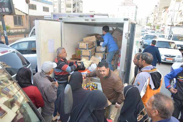 سيارات السلع الغذائية توفر حياة كريمة للبورسعيدية