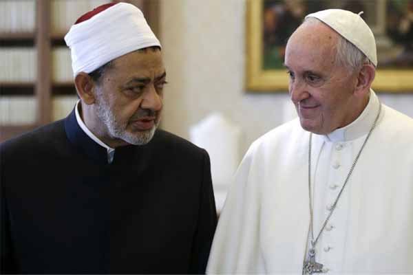 شيخ الأزهر يتوجه إلى أبوظبى لعقد قمة تاريخية مع بابا الفاتيكان