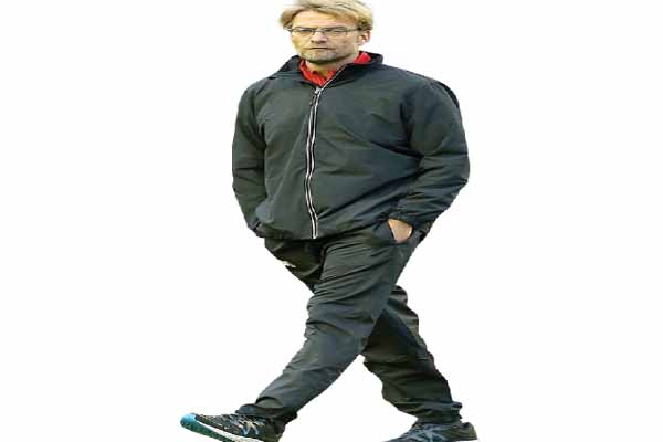 نيفيل يحذر ليفربول من «قطار السيتى»