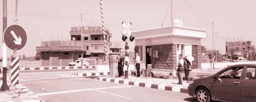 وزير النقل: تطوير المزلقانات وإنشاء طرق وكبارى بـ«القليوبية»