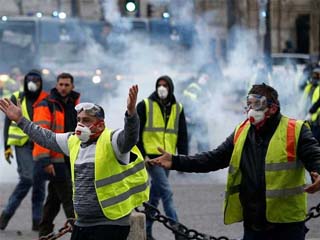 دعوة ماكرون لاستفتاء شعبى.. مخرج أم ورطة؟