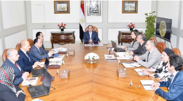 الرئيس للحكومة: تكثيف جهود الدولة للحد  من الفقر وزيادة فرص العمل للفئات الأكثر احتياجًا