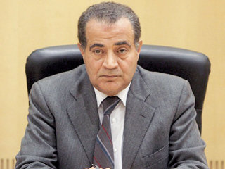 «العدالة الاجتماعية» تستبعد أصحاب الدخول المرتفعة من البطاقات