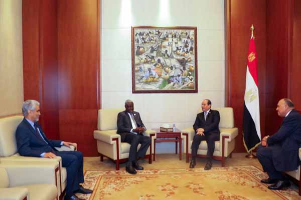 «السيسى» يستقبل رئيس مفوضية الاتحاد الإفريقى