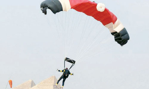 الأهرامات تحتضن «المهرجان الدولى للقفز الحر»