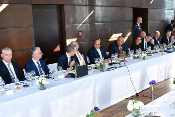 «السيسى» فى الجلسة الرئيسية: المجتمع الدولى عليه اقتلاع جذور الإرهاب والتصدى للدول الداعمة له