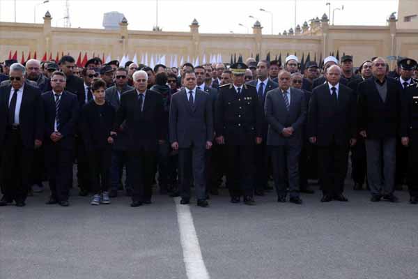 وزير الداخلية يتقدم جنازة شهداء الواجب