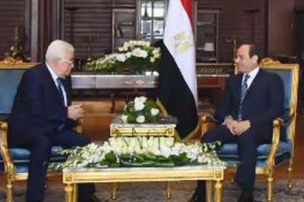 الرئيس لنظيره الفلسطينى:  موقفنا ثابت ولا بديل عن حل الدولتين وإقامة دولة فلسطينية