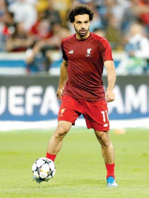 صلاح يرتدى «حذاء أديداس» و«تيشيرت بوما» بمعسكر يونيو