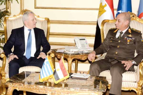 وزير الدفاع يلتقى نظيره اليونانى