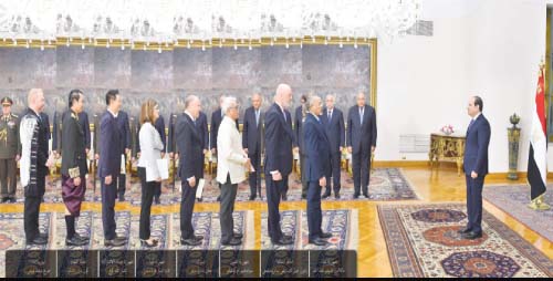 الرئيس يتسلم أوراق اعتماد 15 سفيرًا أجنبيًا