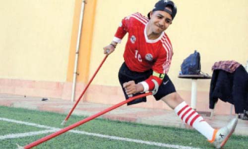 محمود عبده أول محترف مصرى لأصحاب القدم الواحدة: بحلم أجيب كأس العالم لمصر