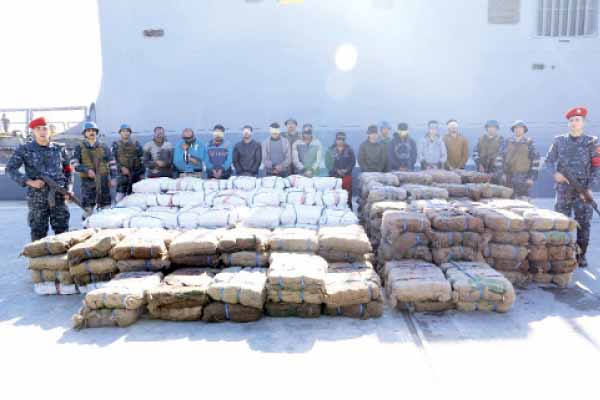 القوات البحرية تحبط تهريب 8 أطنان من جوهر الحشيش و55 ألف قاروصة سجائر مسرطنة