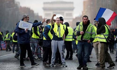 السترات الصفراء تواصل احتجاجاتها
