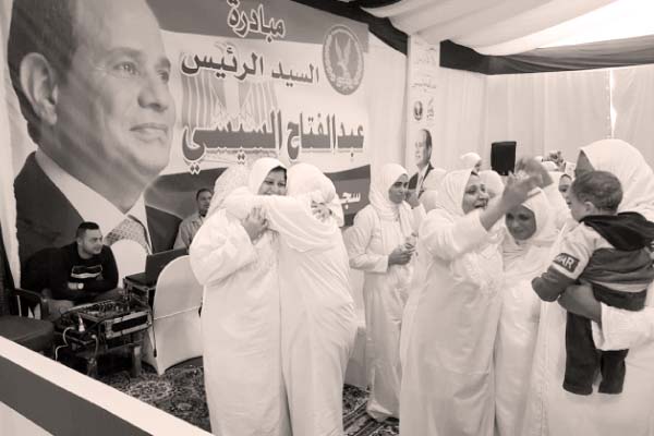 «الغارمات» من الحبس والقيود إلى مصانع العمل والإنتاج