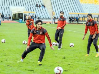 بعثة الأهلى تطير إلى جنوب إفريقيا لملاقاة صن داونز