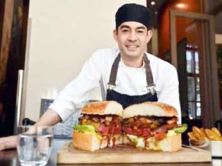 700 جنيه استرلينى سعر أغلى برجر فى العالم