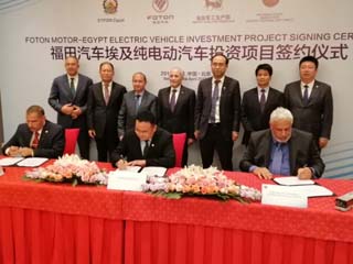 «العصار» و«نصار» يوقعان اتفاقية  لتصنيع الأتوبيسات الكهربائية فى مصر