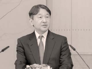 إمبراطور اليابان الجديد يتولى مهام منصبه رسميًا