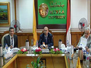 2 مليون جنيه من جامعة المنيا لدعم صندوق التكافل الطلابى