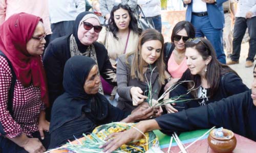 «المرأة العاملة».. فخر الصناعة المصرية