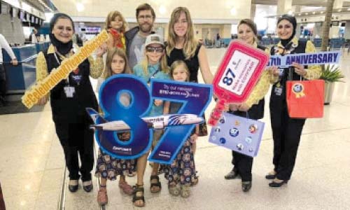 مصرللطيران تحتفل مع عملائها بعيدها الـ٨٧