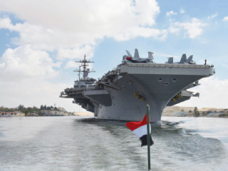 «مميش» يشهد عبور حاملة الطائرات الأمريكية «أبراهام لنكولن» قناة السويس