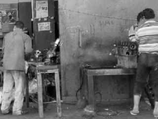 أهالى صقر قريش لمحافظ القاهرة: أغيثونا من الورش